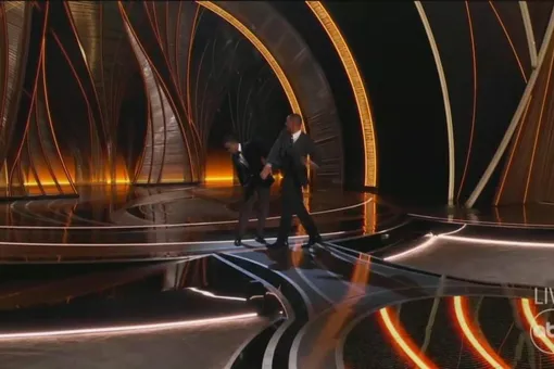 Неожиданный скандал на «Оскаре»: Уилл Смит ударил Криса Рока из-за шутки про Джаду Пинкетт-Смит