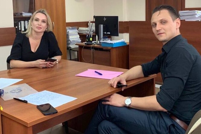 Экс-редактора Первого канала Марину Овсянникову отправили под домашний арест по делу о дискредитации армии Экс-редактора Первого канала Марину Овсянникову отправили под домашний арест по делу о дискредитации армии