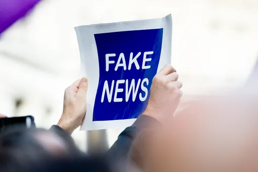 Фейковые новости и «явное неуважение к обществу и государству» могут приравнять к административным правонарушениям