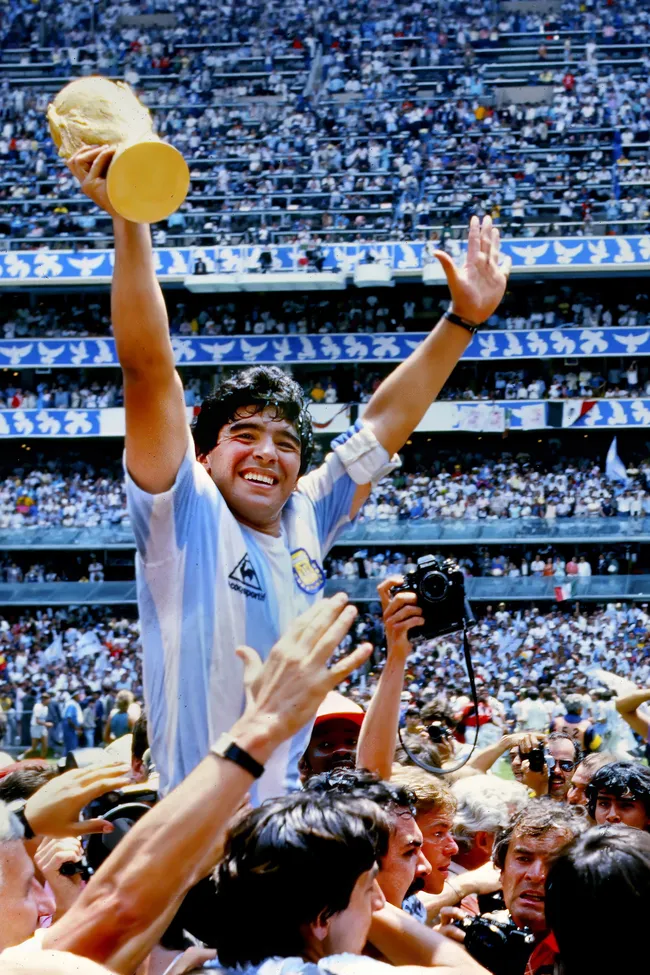 От трущоб до мировой славы: пять главных эпизодов жизни Марадоны