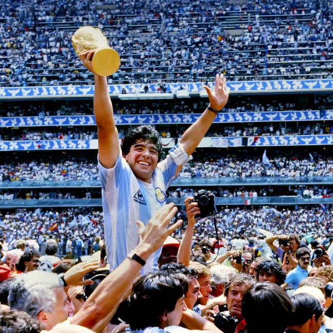 От трущоб до мировой славы: пять главных эпизодов жизни Марадоны