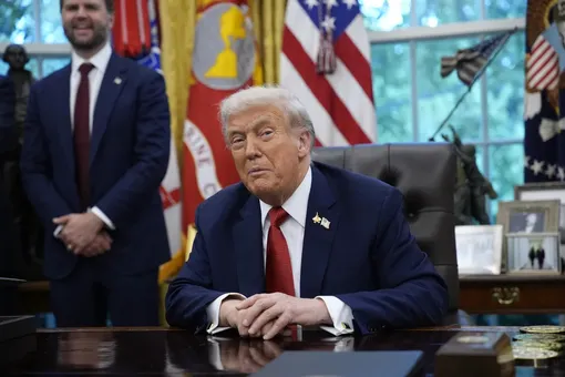 Трамп вернулся в TikTok и заявил, что «спас» соцсеть
