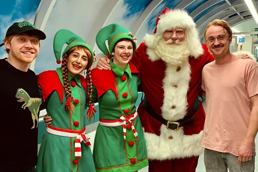 Волшебные Санты: коллеги по «Гарри Поттеру» Том Фелтон и Руперт Гринт устроили Рождество в детской больнице