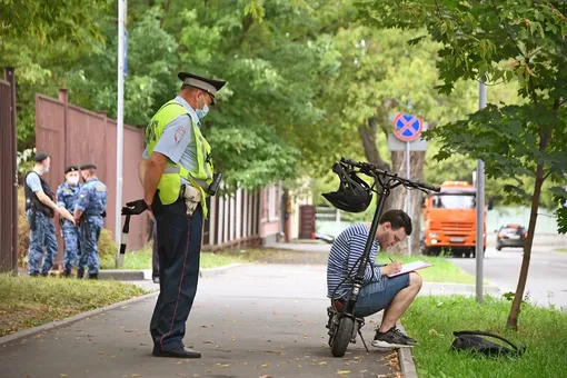 В России начнут действовать новые правила для электросамокатов и гироскутеров. Максимальная скорость — 25 км/ч