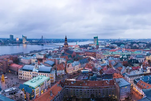 Латвия полностью прекращает выдачу виз россиянам