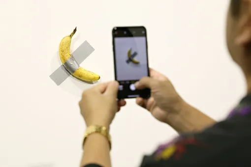 Банан Маурицио Каттелана стоимостью $120 тысяч подарили Музею Гуггенхайма
