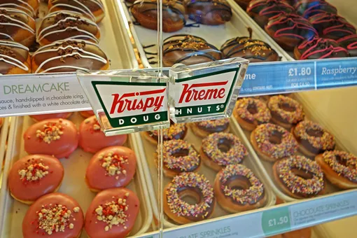 За 2 месяца акции Krispy Kreme подарила привитым от коронавируса американцам более 1,5 миллиона пончиков