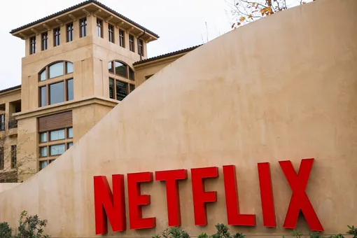 Netflix переведет расчеты в России в рубли с 15 октября Netflix переведет расчеты в России в рубли с 15 октября
