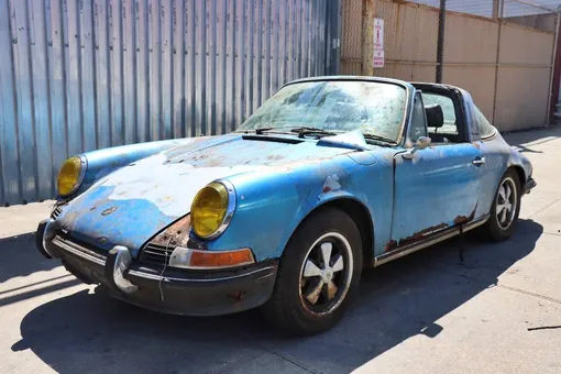 Porsche 1972 года выпуска, который был найден в заброшенном сарае, выставили на продажу за £50 тысяч Porsche 1972 года выпуска, который был найден в заброшенном сарае, выставили на продажу за £50 тысяч