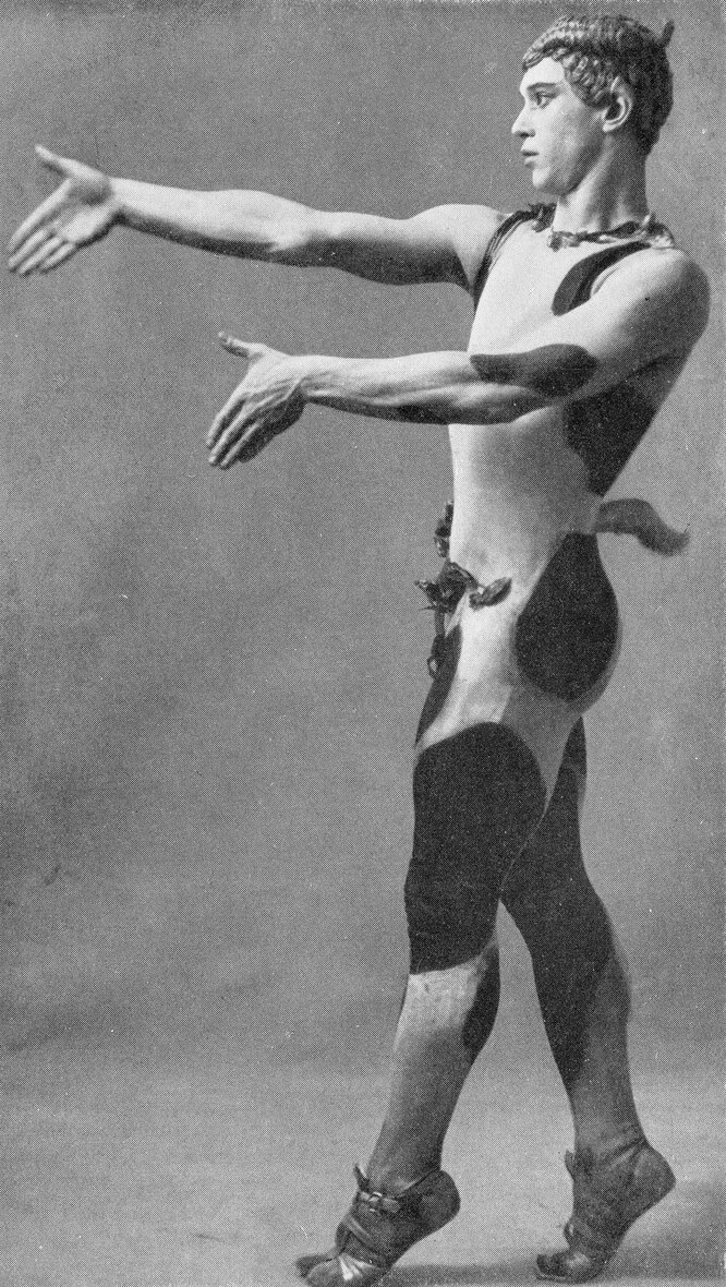 Вацлав Нижинский в роли Фавна в балете «Прелюдия к Послеполуденному отдыху фавна», музыка Дебюсси, костюмы Бакста, 1913 год