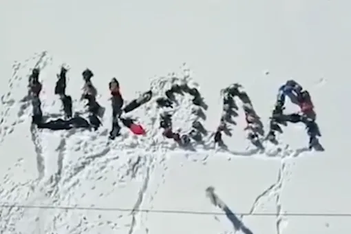 В Татарстане дети 2 поселков встали на колени с просьбой построить новую школу. В прокуратуре назвали неприемлемым вовлечение детей в такие акции