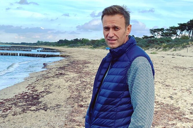 «Обещал рассказать — рассказываю»: Навальный назвал людей, которые оплатили ему лечение в Германии за почти 12 миллионов