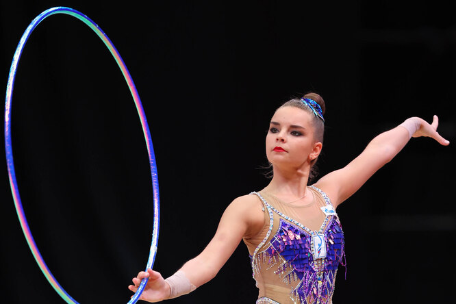 Дина Аверина стала 15-кратной чемпионкой мира по художественной гимнастике. За один день она выиграла два золота