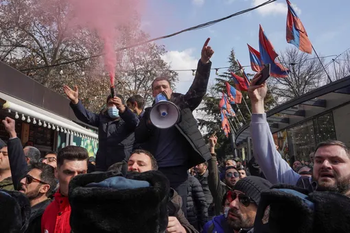 Генштаб Армении потребовал отставки премьер-министра Пашиняна. Он назвал это попыткой военного переворота