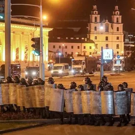 МВД Беларуси сообщило о погибшем участнике протеста в Минске. Он пытался бросить взрывное устройство в сторону бойцов спецназа МВД Беларуси сообщило о погибшем участнике протеста в Минске. Он пытался бросить взрывное устройство в сторону бойцов спецназа