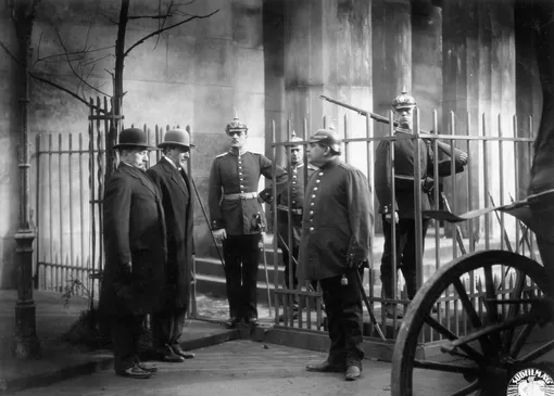 Кадр из фильма «Капитан из Кёпеника» / Der Hauptmann von Köpenick (1931).