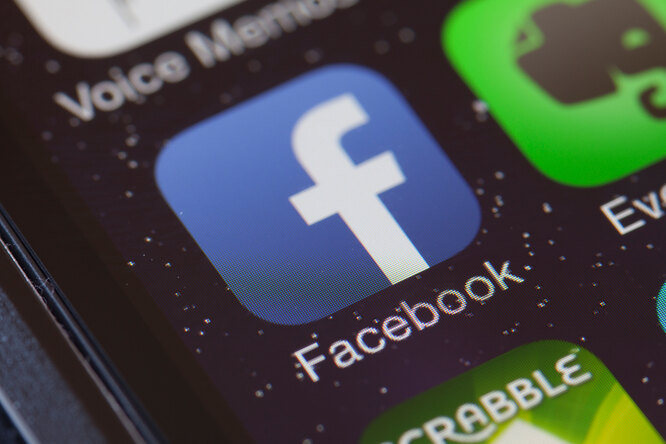 Исследование: в Facebook* посты с фейковыми новостями получают в 6 раз больше лайков и репостов, чем публикации с правдивой информацией