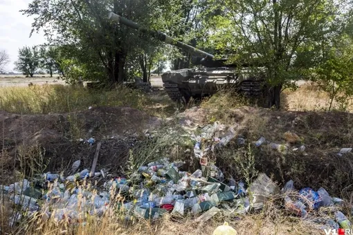 В Волгограде среди мусора нашли боевой танк. Он участвовал в тренировках «танкового вальса»
