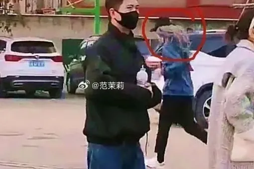 В Китае студентка уговорила мужчину с сайта знакомств надеть парик и пойти на экзамен вместо нее В Китае студентка уговорила мужчину с сайта знакомств надеть парик и пойти на экзамен вместо нее