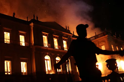 В Рио сгорел Национальный музей Бразилии