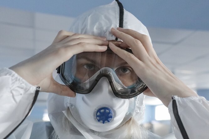 «Коммерсант»: в России впервые выявили случаи заражения индийским штаммом коронавируса