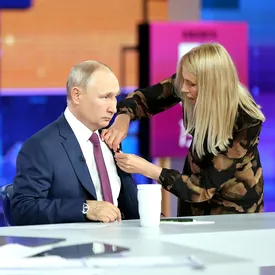 Владимир Путин проводит 18-ю «Прямую линию». Видеотрансляция Владимир Путин проводит 18-ю «Прямую линию». Видеотрансляция