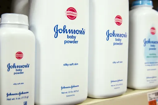 Компанию Johnson & Johnson обязали выплатить $4,7 миллиарда женщинам, заболевшим раком