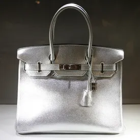 На Hermès подали в суд. Бренд обвиняют в вымогательстве из-за политики продаж сумок Birkin