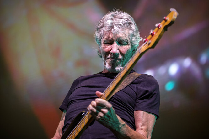 Основатель Pink Floyd послал к черту Марка Цукерберга. Музыкант не разрешил основателю Facebook* использовать песню его группы