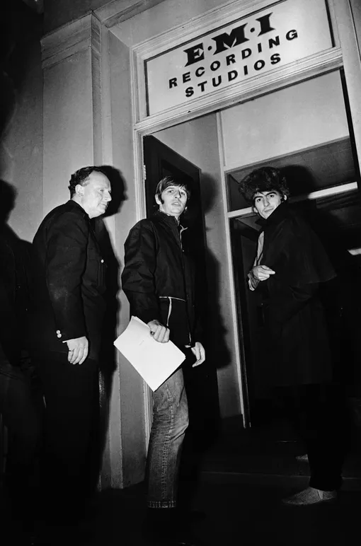 Ringo Starr and George Harrison (1943 — 2001) of the Beatles arrive at the EMI recording studios on Abbey Road, 24th November 1966. (Photo by Larry Ellis/Express/Hulton Archive/Getty Images)