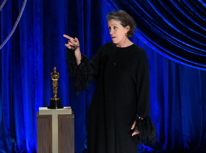 Актриса Фрэнсис МакДорманд на церемонии вручения премии Оскар.