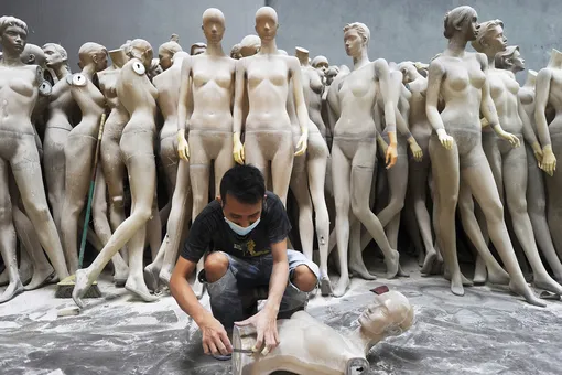 Рабы моды: почему в модной индустрии так широко используют рабский труд и как с этим бороться