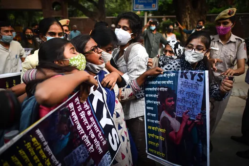 В Индии вспыхнули протесты после нескольких случаев группового изнасилования и гибели молодых девушек из низшей касты
