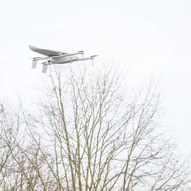 В американской тюрьме заключенным пытались доставить стейки и закуски с помощью дрона