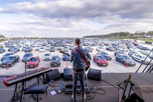 В «Лужниках» пройдут drive-in-концерты The Hatters и Zivert