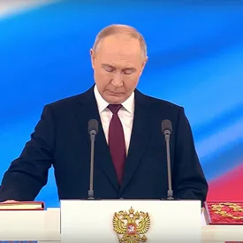 Владимир Путин официально вступил в должность президента России в пятый раз Владимир Путин официально вступил в должность президента России в пятый раз