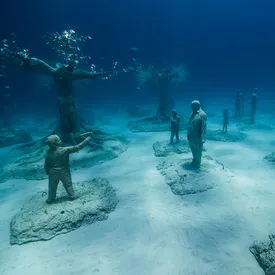 Искусство с погружением: на Кипре открылся первый в мире подводный музей — MUSAN. Фотогалерея