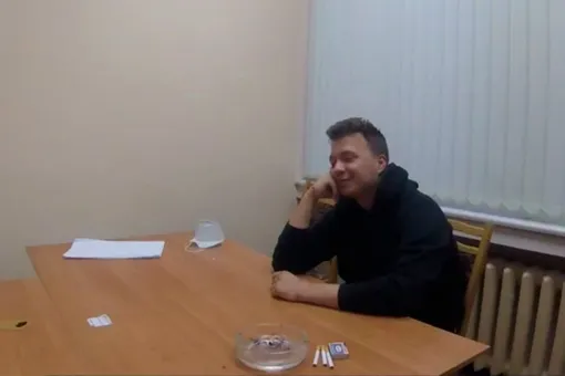 «Я подумал, что меня подставили». Белорусский госканал показал видео «оперативной съемки» с экс-главредом Nexta Протасевичем