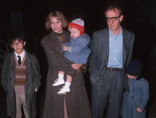 Миа Фэрроу и Вуди Аллен с детьми, 1989 год