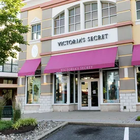 Victoria's Secret назначили нового креативного директора — им стал бывший топ-менеджер Condé Nast Рауль Мартинез