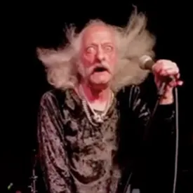Вокалист дум-метал-группы Pentagram стал героем мемов из-за его «безумного» и будто испуганного взгляда