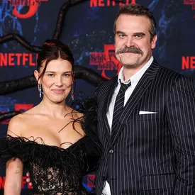 Милли Бобби Браун впервые рассказала о работе с Дэвидом Харбором после слухов об их конфликте