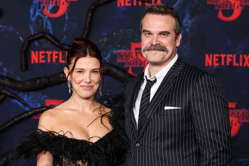 Милли Бобби Браун впервые рассказала о работе с Дэвидом Харбором после слухов об их конфликте Милли Бобби Браун впервые рассказала о работе с Дэвидом Харбором после слухов об их конфликте