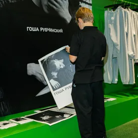 Pop-up-пространство Гоши Рубчинского открылось в ЦУМе Pop-up-пространство Гоши Рубчинского открылось в ЦУМе