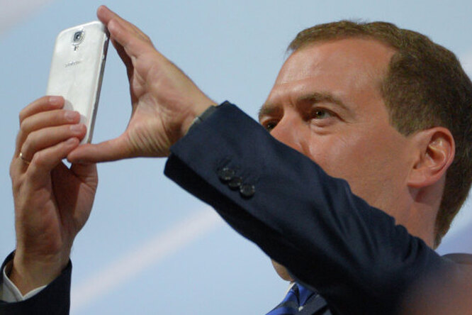Дмитрий Медведев отписался от аккаунта правительства РФ в инстаграме* после отставки с поста премьера