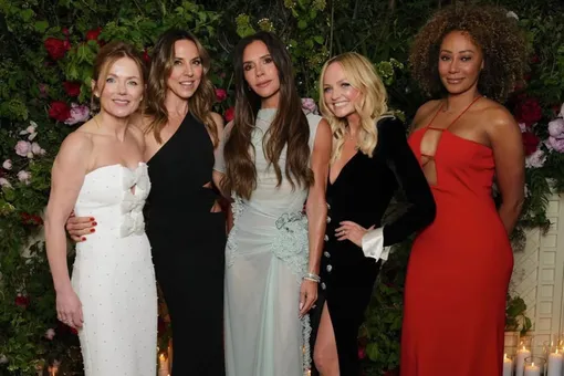 «Лучшая ночь в жизни!»: Spice Girls воссоединились на вечеринке в честь 50-летия Виктории Бекхэм