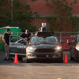 Uber прекратит испытания беспилотных машин в Аризоне Uber прекратит испытания беспилотных машин в Аризоне