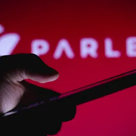 Apple вернет в свой магазин приложений популярную у сторонников Трампа соцсеть Parler Apple вернет в свой магазин приложений популярную у сторонников Трампа соцсеть Parler