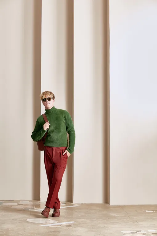 Очки Emporio Armani,
водолазка Dior Men,
рюкзак Brunello Cucinelli,
брюки Boss,
кеды Boss. Очки Emporio ArmaniВодолазка Dior MenРюкзак Brunello CucinelliБрюки BossКеды Boss