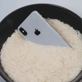 Apple призвала не сушить iPhone в рисе или с помощью фена Apple призвала не сушить iPhone в рисе или с помощью фена